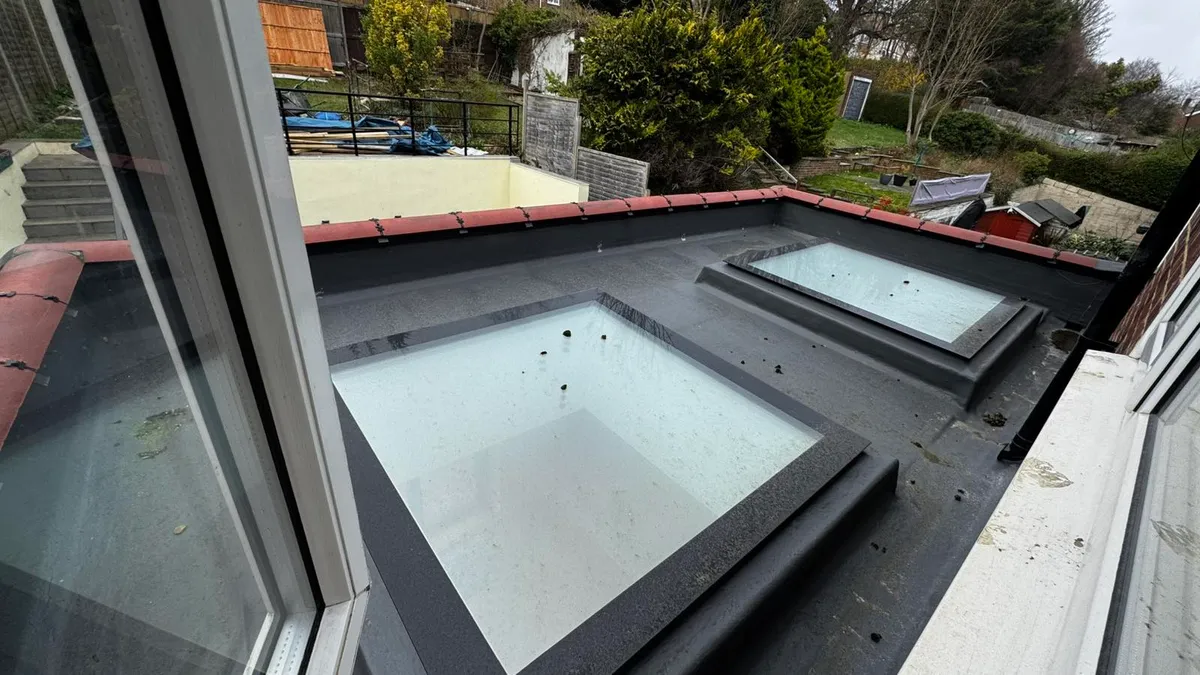 Flat roof with rooflight detail